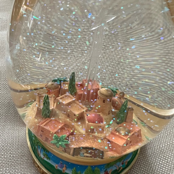 Vintage Hallmark Musical Jerusalem Snow Globe 9" - Picture 6 of 7